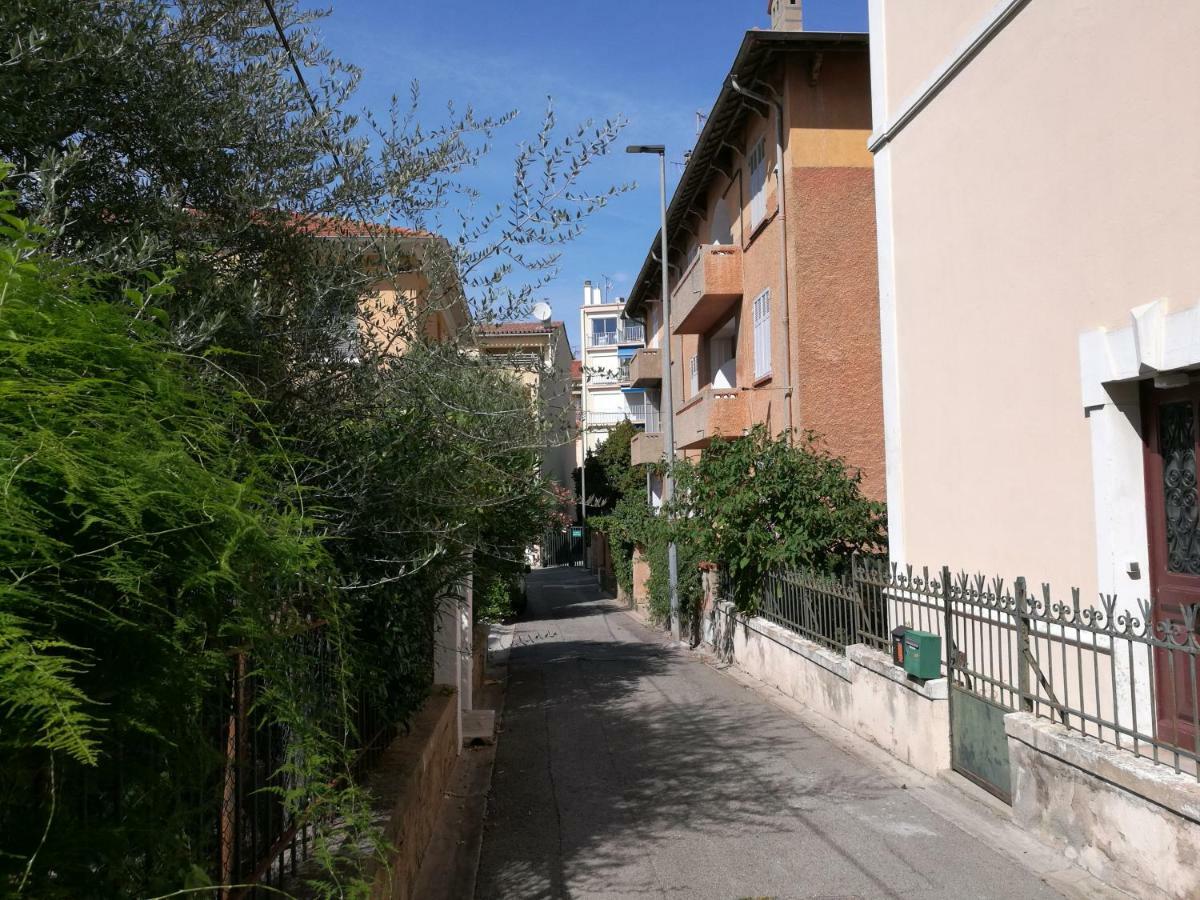 L'Amandine ,45 M2 Terrasse Et Garage Centre Ville Saint-Raphaël المظهر الخارجي الصورة
